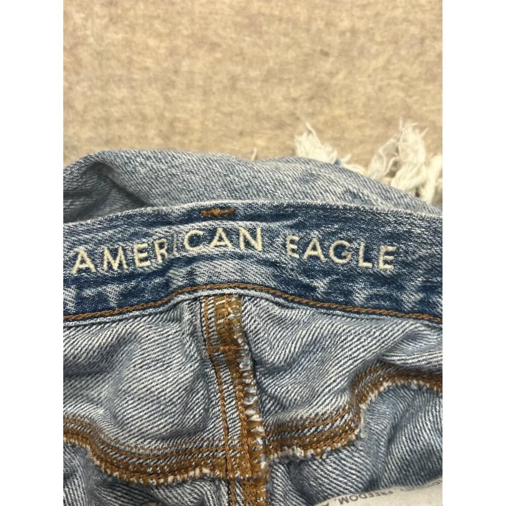 American Eagle Outfitters | Mom Jean | Destroyed Distressed | Size  8 - Picture 10 of 14
